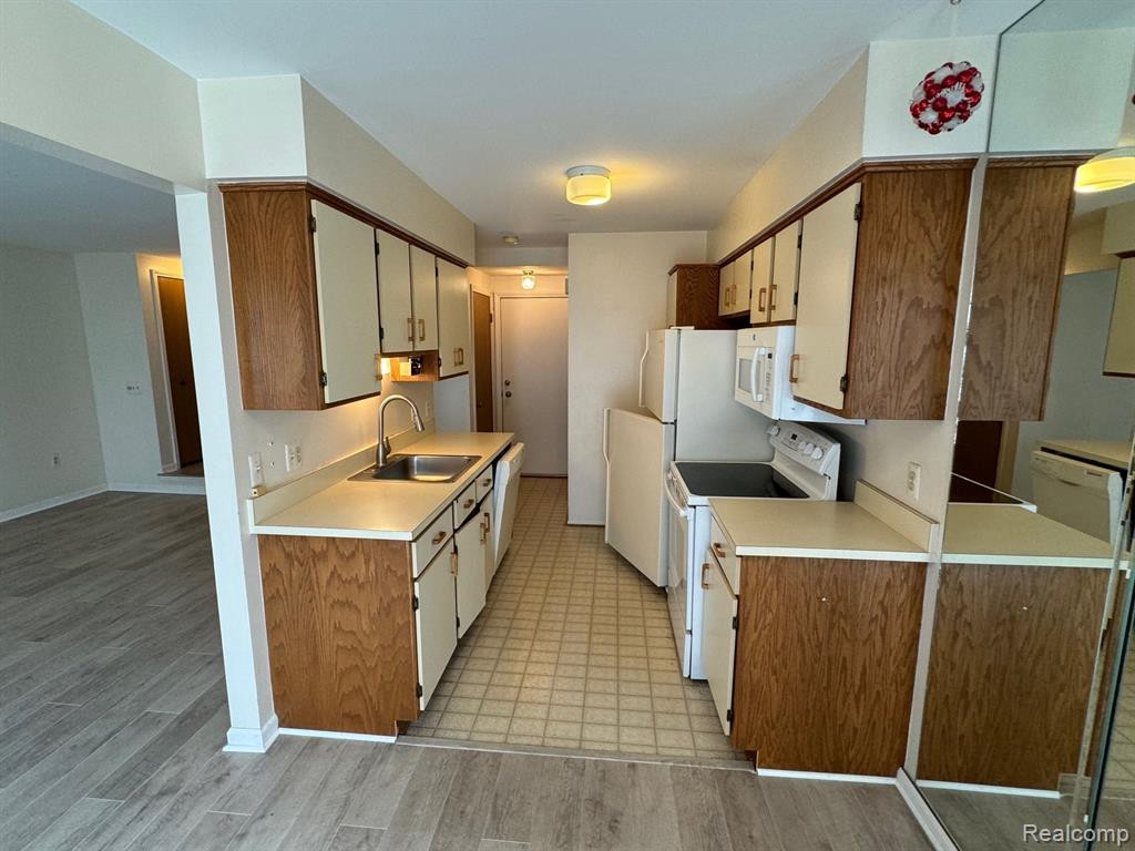 1594 DOVER Hill S, Walled Lake, MI 48390 — Photo 9