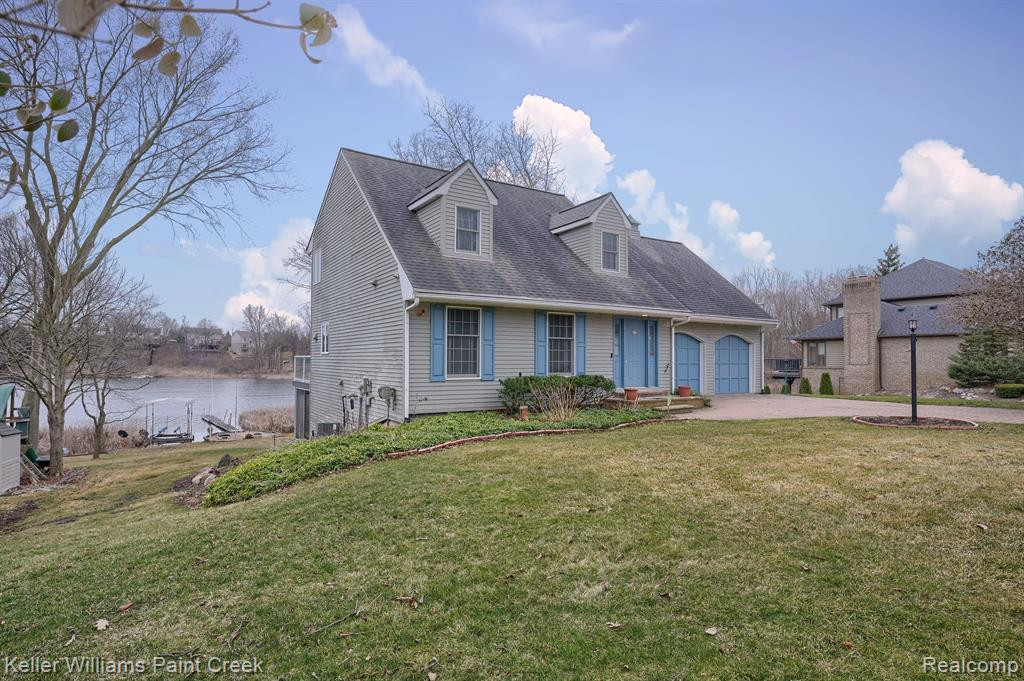 96 OVERLAKE Drive, Lake Orion, MI 48362 — Photo 2