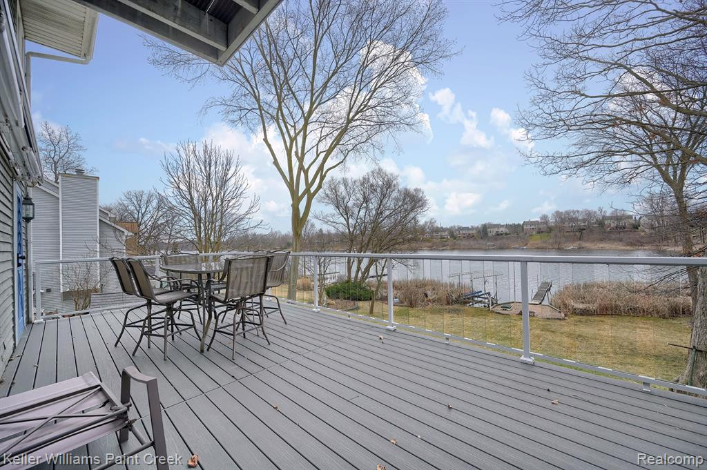 96 OVERLAKE Drive, Lake Orion, MI 48362 — Photo 17