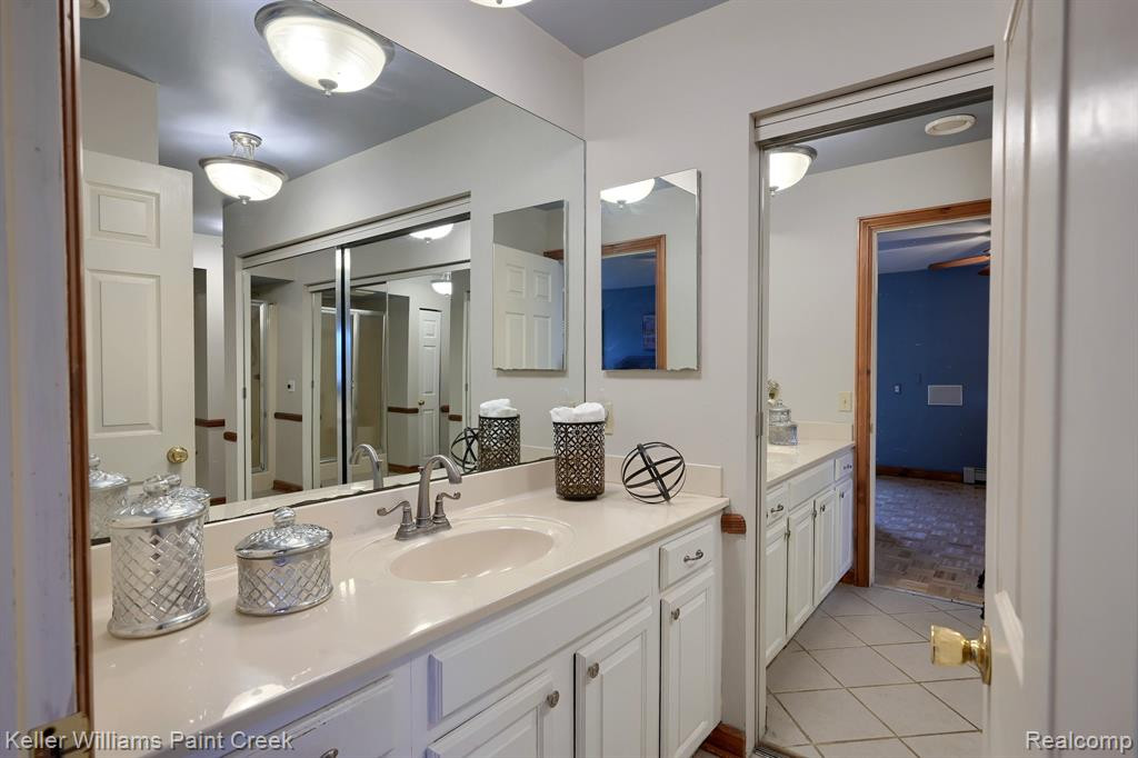 96 OVERLAKE Drive, Lake Orion, MI 48362 — Photo 24