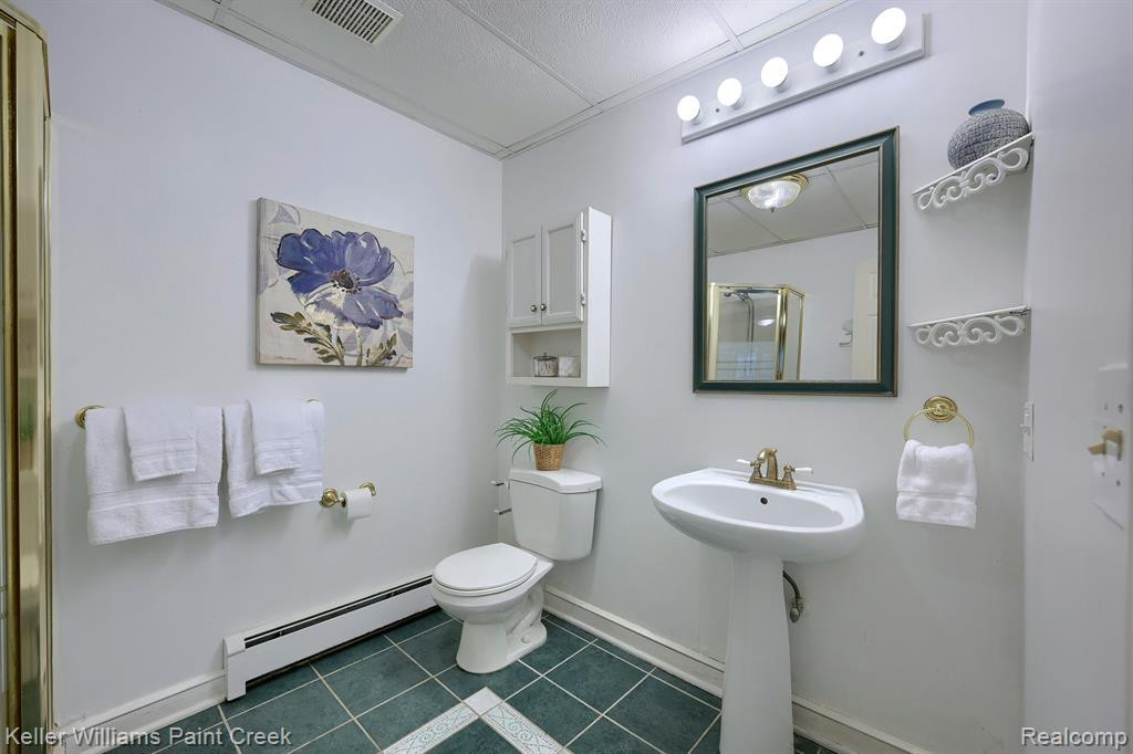 96 OVERLAKE Drive, Lake Orion, MI 48362 — Photo 32