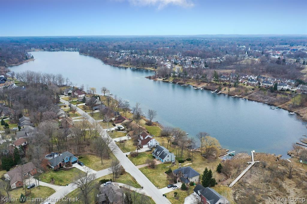 96 OVERLAKE Drive, Lake Orion, MI 48362 — Photo 40