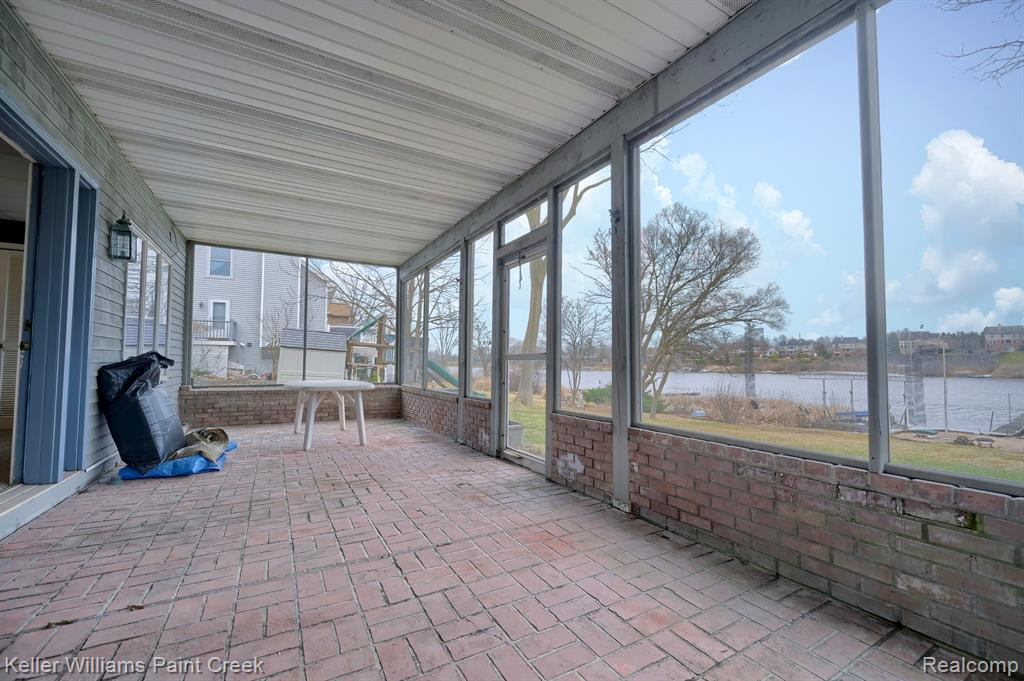 96 OVERLAKE Drive, Lake Orion, MI 48362 — Photo 43