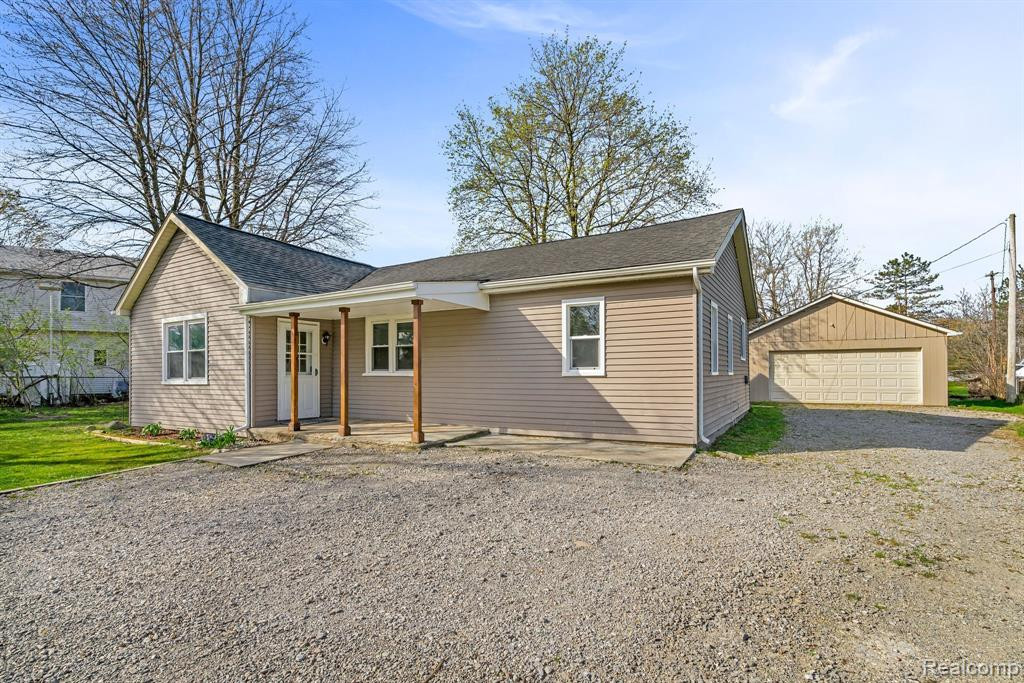 866 GLASPIE Road, Oxford, MI 48371 — Photo 2