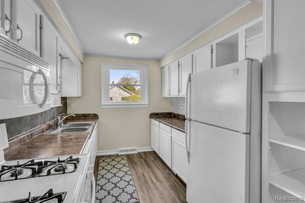 866 GLASPIE Road, Oxford, MI 48371 — Photo 11