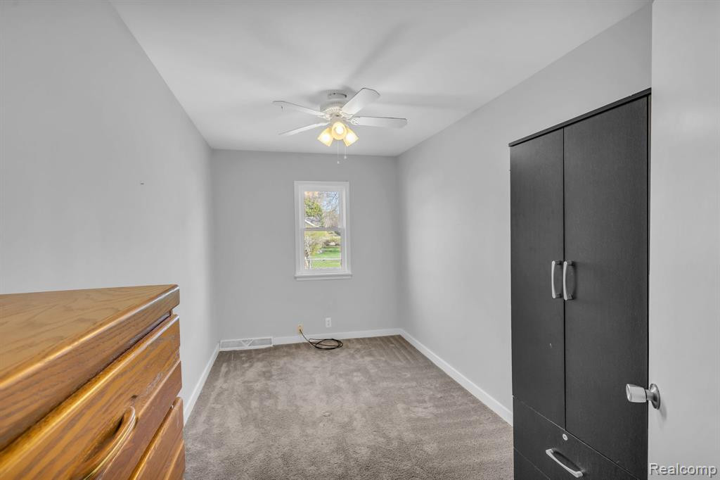 866 GLASPIE Road, Oxford, MI 48371 — Photo 16