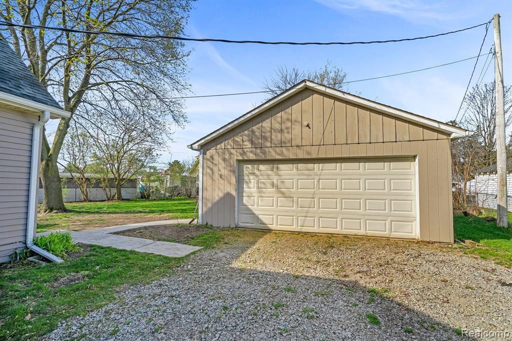 866 GLASPIE Road, Oxford, MI 48371 — Photo 23