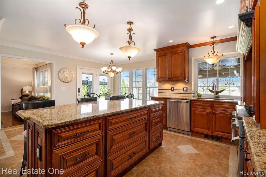 6086 MARSHALL Road, Canton, MI 48187 — Photo 12