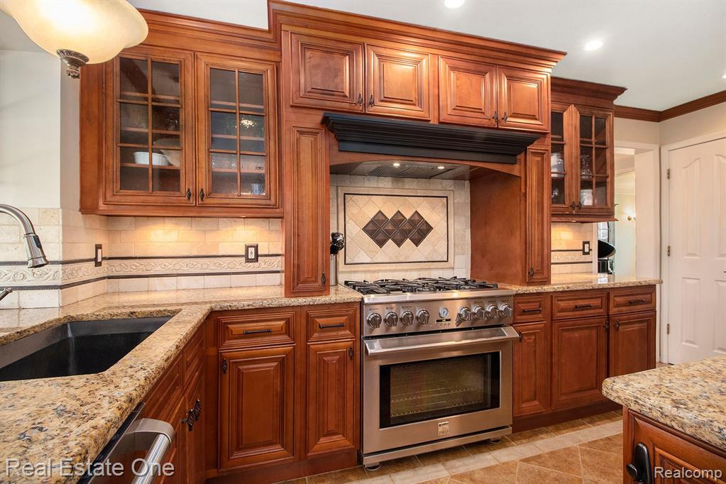 6086 MARSHALL Road, Canton, MI 48187 — Photo 14