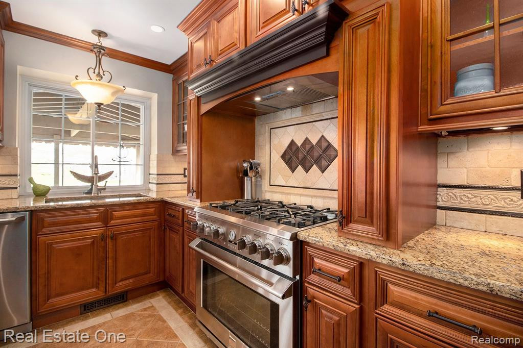6086 MARSHALL Road, Canton, MI 48187 — Photo 15