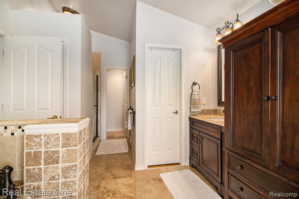 6086 MARSHALL Road, Canton, MI 48187 — Photo 32
