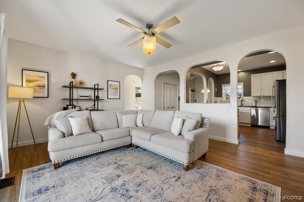 2915 N KNIGHTSBRIDGE Circle, Ann Arbor, MI 48105 — Photo 3
