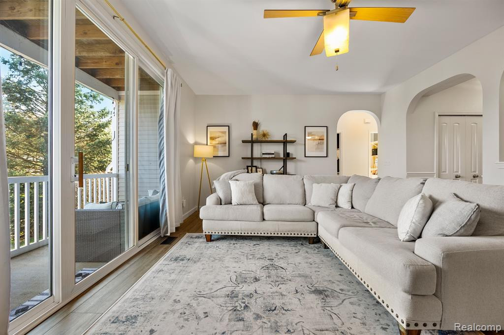 2915 N KNIGHTSBRIDGE Circle, Ann Arbor, MI 48105 — Photo 5