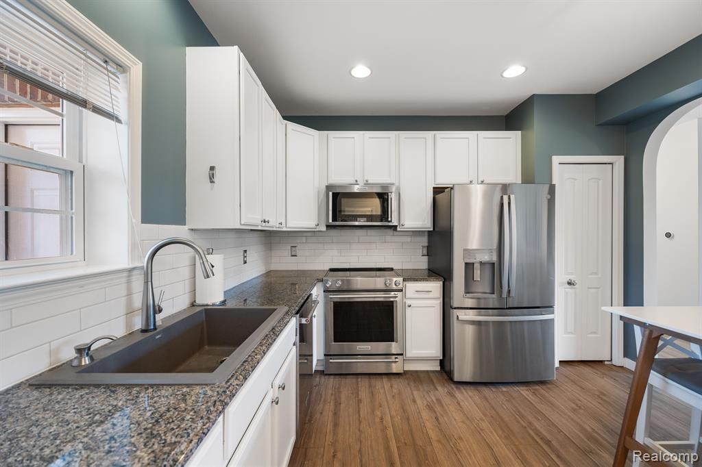 2915 N KNIGHTSBRIDGE Circle, Ann Arbor, MI 48105 — Photo 9
