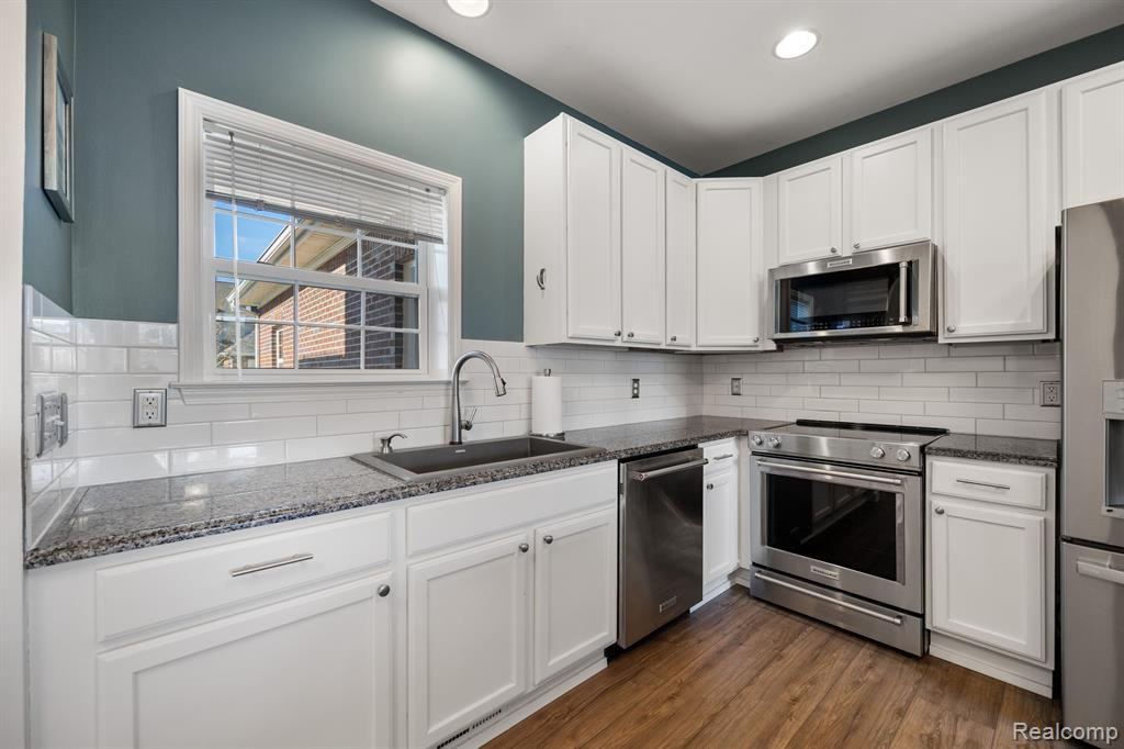 2915 N KNIGHTSBRIDGE Circle, Ann Arbor, MI 48105 — Photo 13