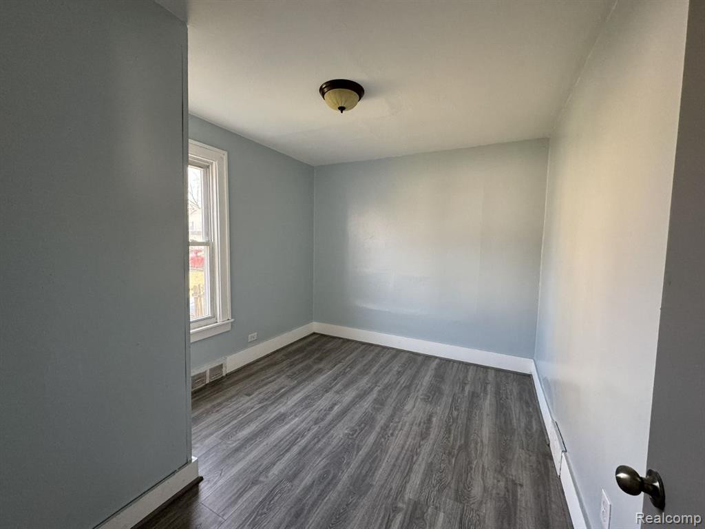 8093 CADILLAC Avenue, Warren, MI 48089 — Photo 2