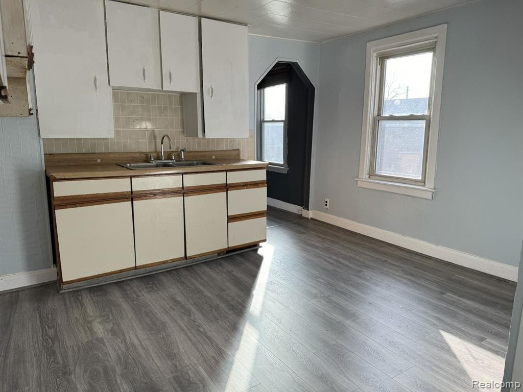 8093 CADILLAC Avenue, Warren, MI 48089 — Photo 4