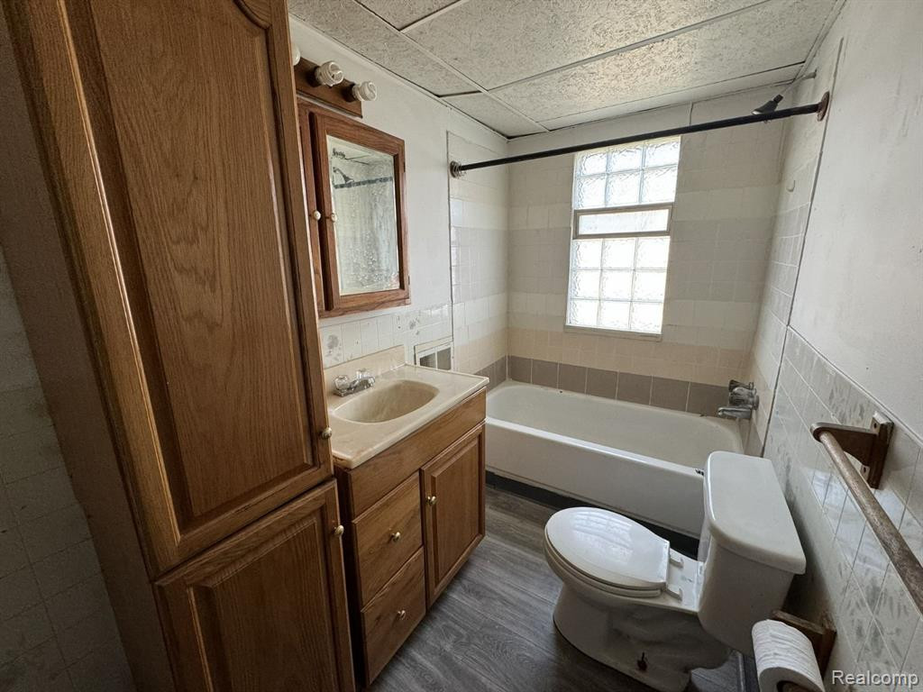8093 CADILLAC Avenue, Warren, MI 48089 — Photo 6