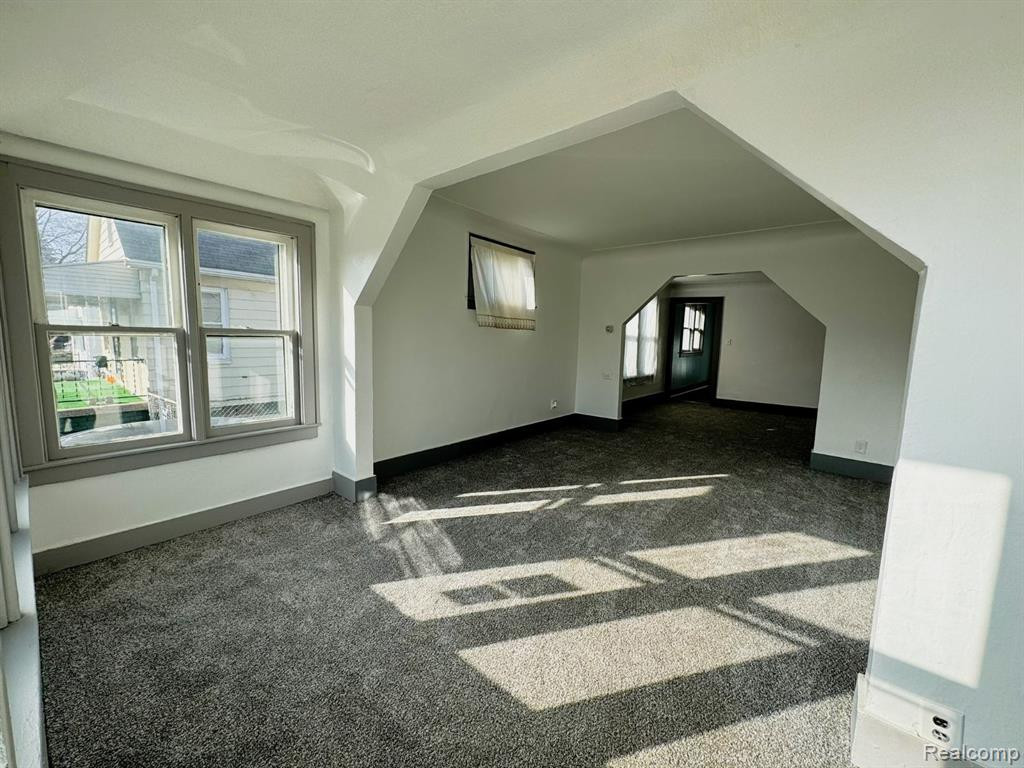 8093 CADILLAC Avenue, Warren, MI 48089 — Photo 9