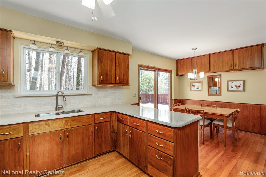 47171 BEECHCREST Drive, Plymouth, MI 48170 — Photo 9