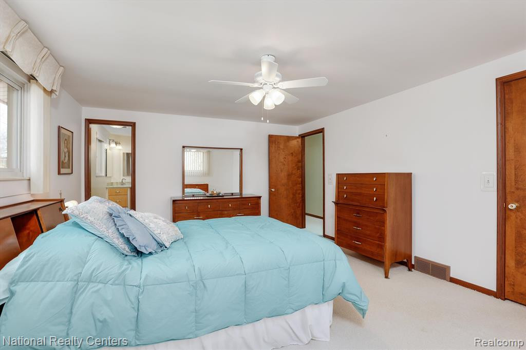 47171 BEECHCREST Drive, Plymouth, MI 48170 — Photo 17