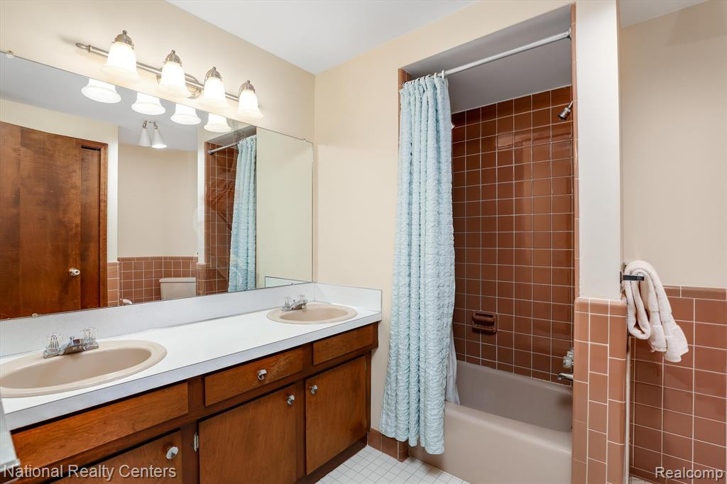 47171 BEECHCREST Drive, Plymouth, MI 48170 — Photo 20