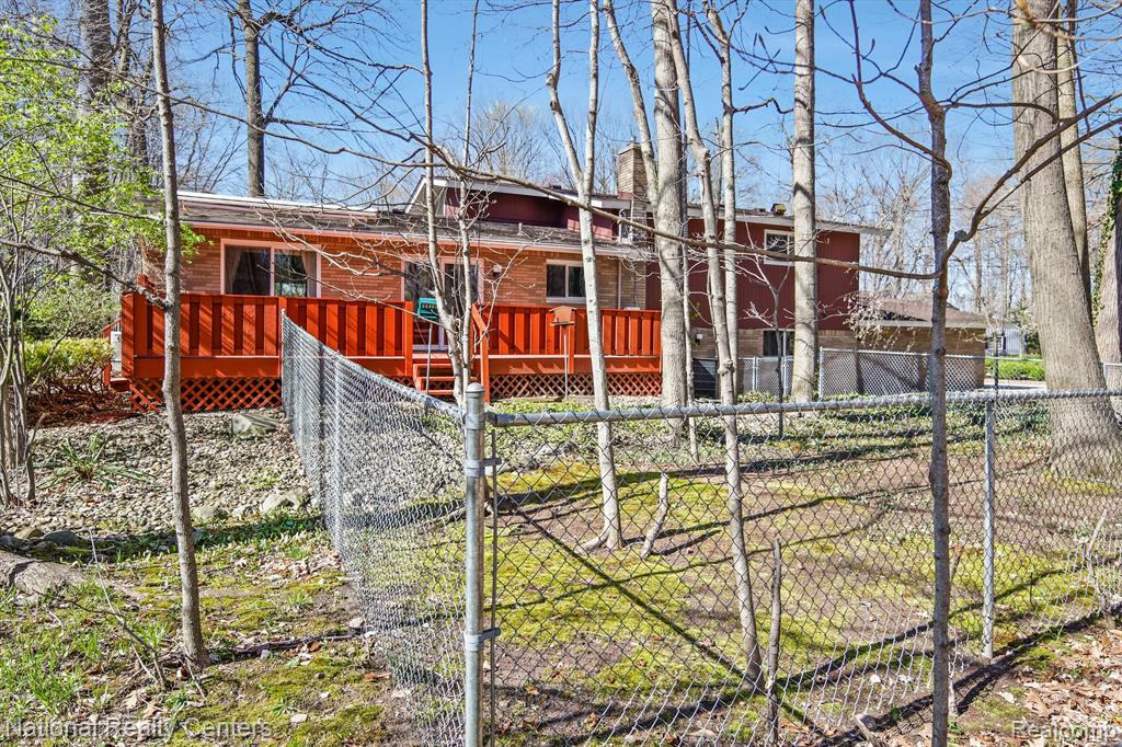47171 BEECHCREST Drive, Plymouth, MI 48170 — Photo 32