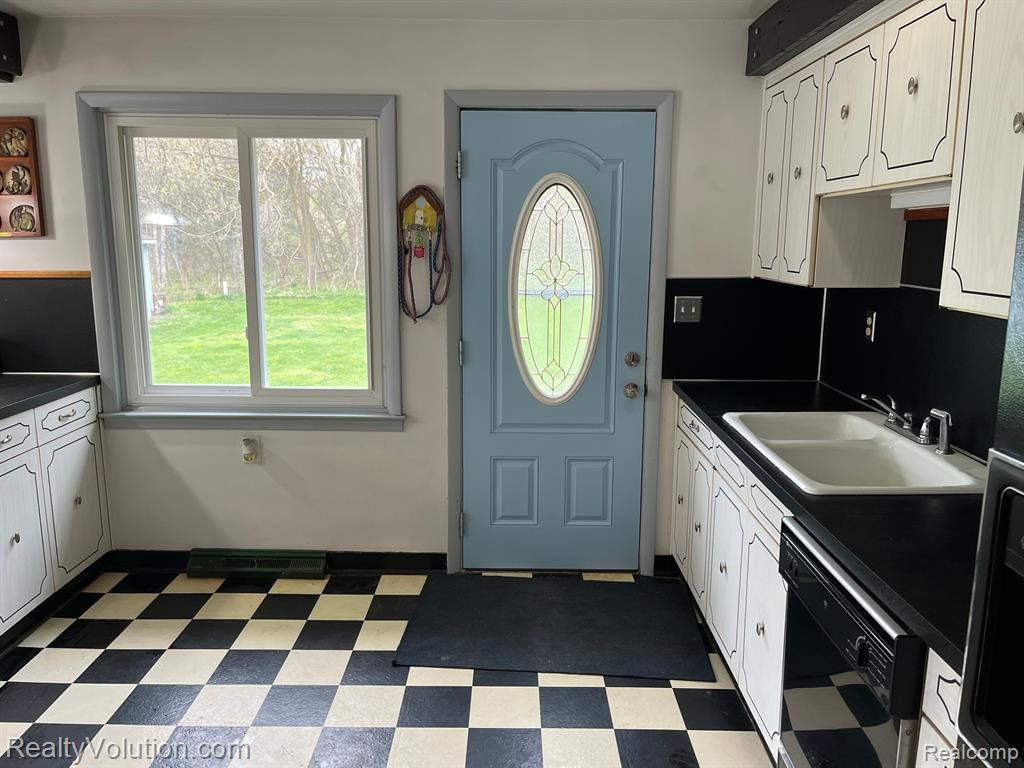 5522 HEMINGWAY LAKE Road, Otter Lake, MI 48464 — Photo 17