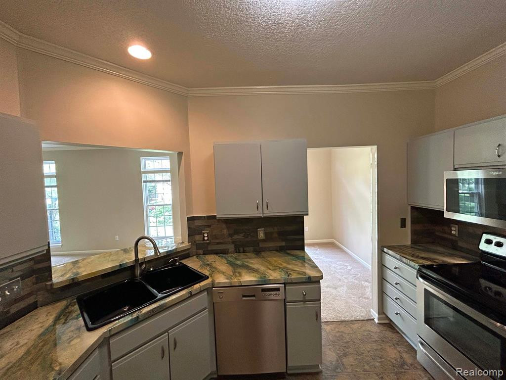 142 BURWYCK PARK Drive, Saline, MI 48176 — Photo 9