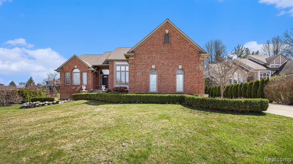 55568 N KINGSWAY Drive E, Shelby Twp, MI 48316 — Photo 2