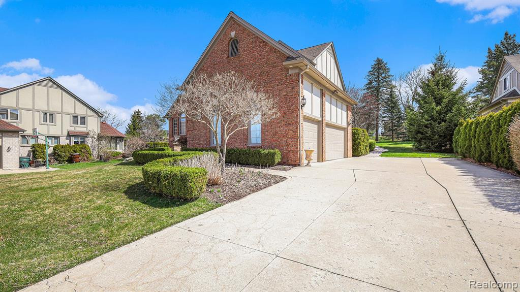 55568 N KINGSWAY Drive E, Shelby Twp, MI 48316 — Photo 5
