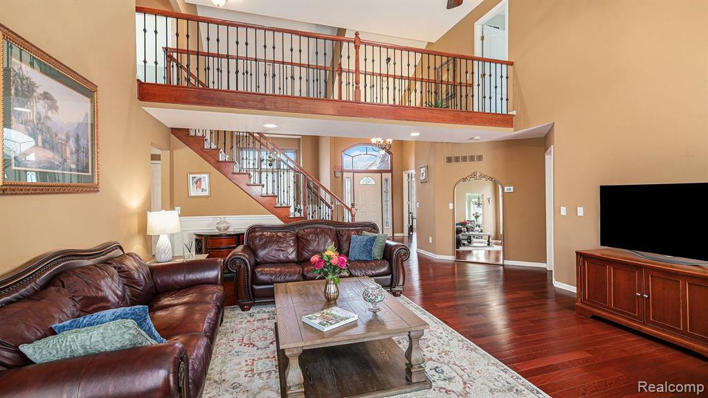 55568 N KINGSWAY Drive E, Shelby Twp, MI 48316 — Photo 10
