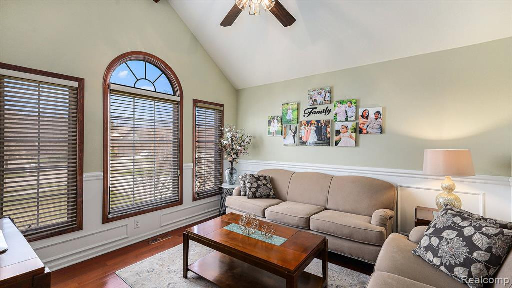 55568 N KINGSWAY Drive E, Shelby Twp, MI 48316 — Photo 15