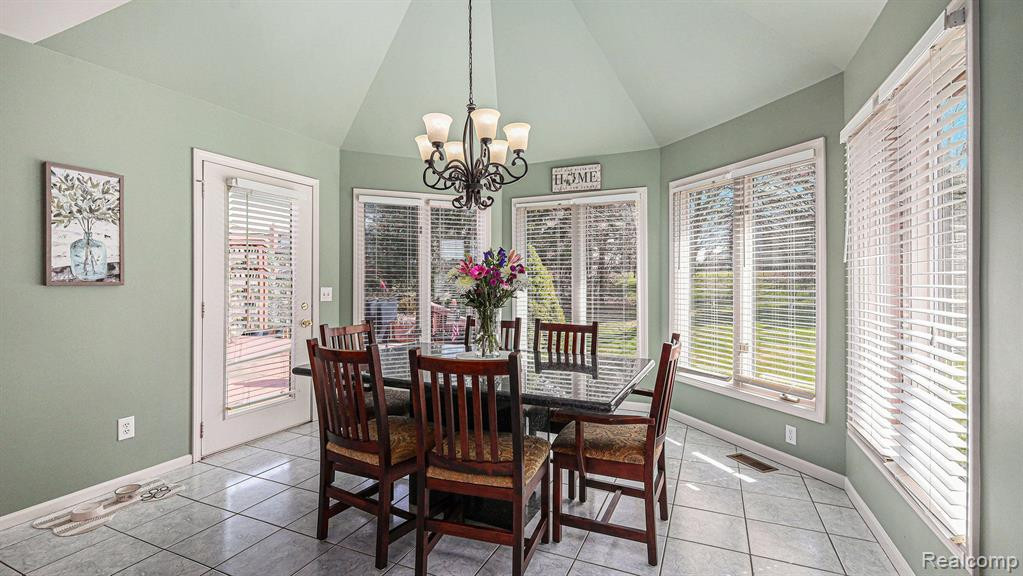 55568 N KINGSWAY Drive E, Shelby Twp, MI 48316 — Photo 16