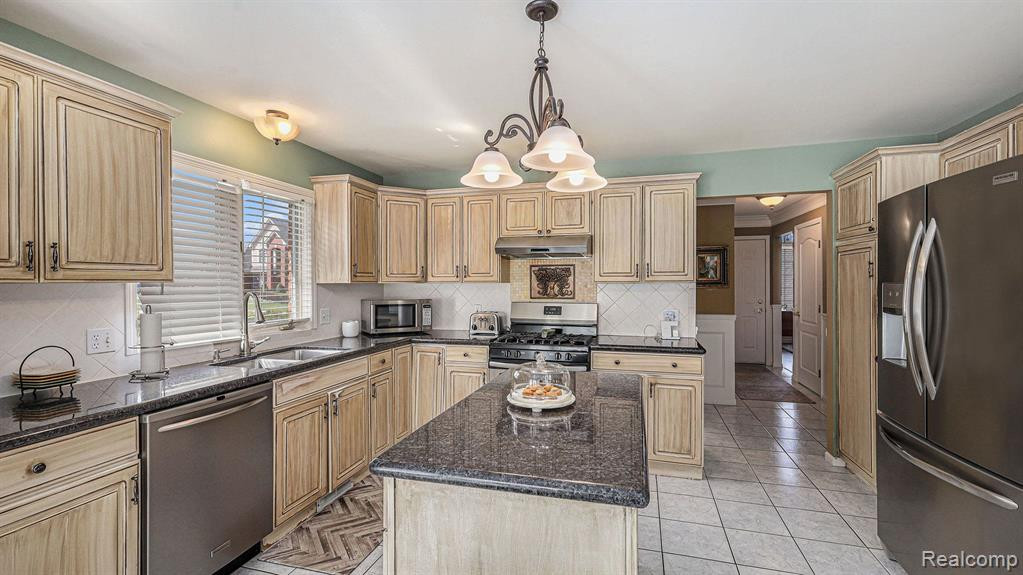 55568 N KINGSWAY Drive E, Shelby Twp, MI 48316 — Photo 20