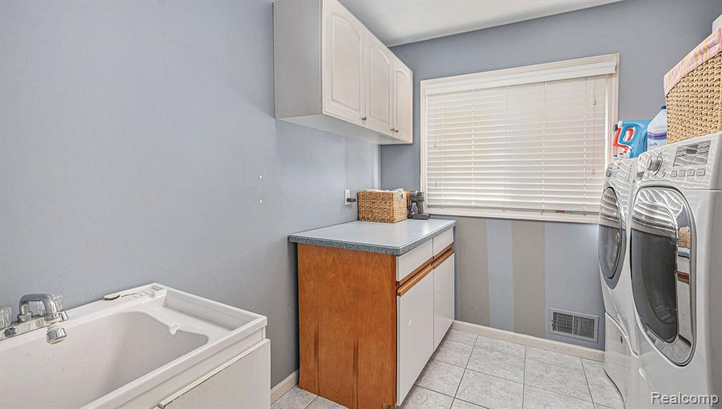 55568 N KINGSWAY Drive E, Shelby Twp, MI 48316 — Photo 21
