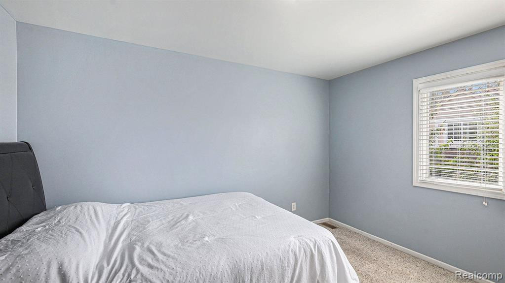 55568 N KINGSWAY Drive E, Shelby Twp, MI 48316 — Photo 27
