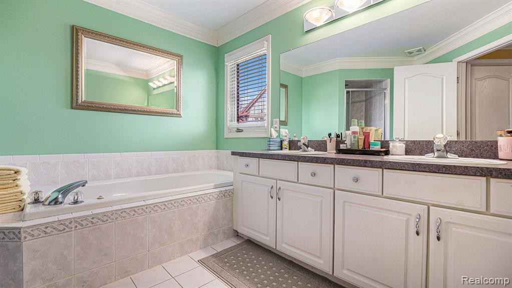 55568 N KINGSWAY Drive E, Shelby Twp, MI 48316 — Photo 28