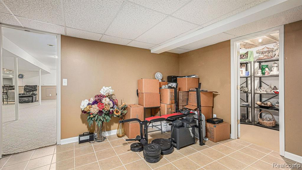 55568 N KINGSWAY Drive E, Shelby Twp, MI 48316 — Photo 37