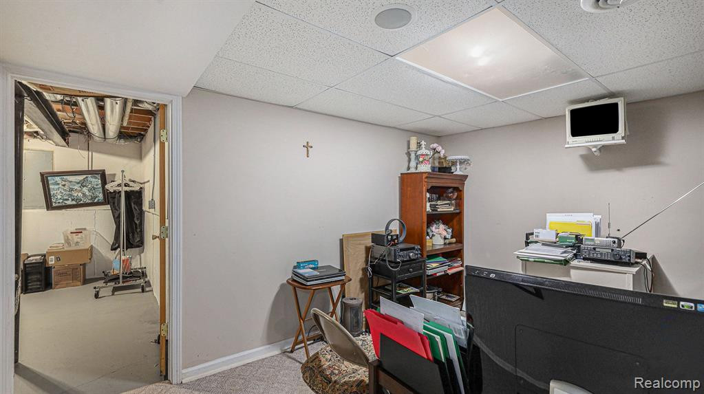 55568 N KINGSWAY Drive E, Shelby Twp, MI 48316 — Photo 39