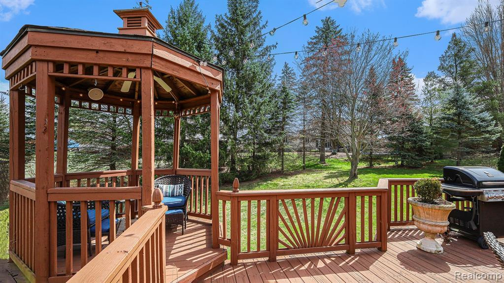 55568 N KINGSWAY Drive E, Shelby Twp, MI 48316 — Photo 48