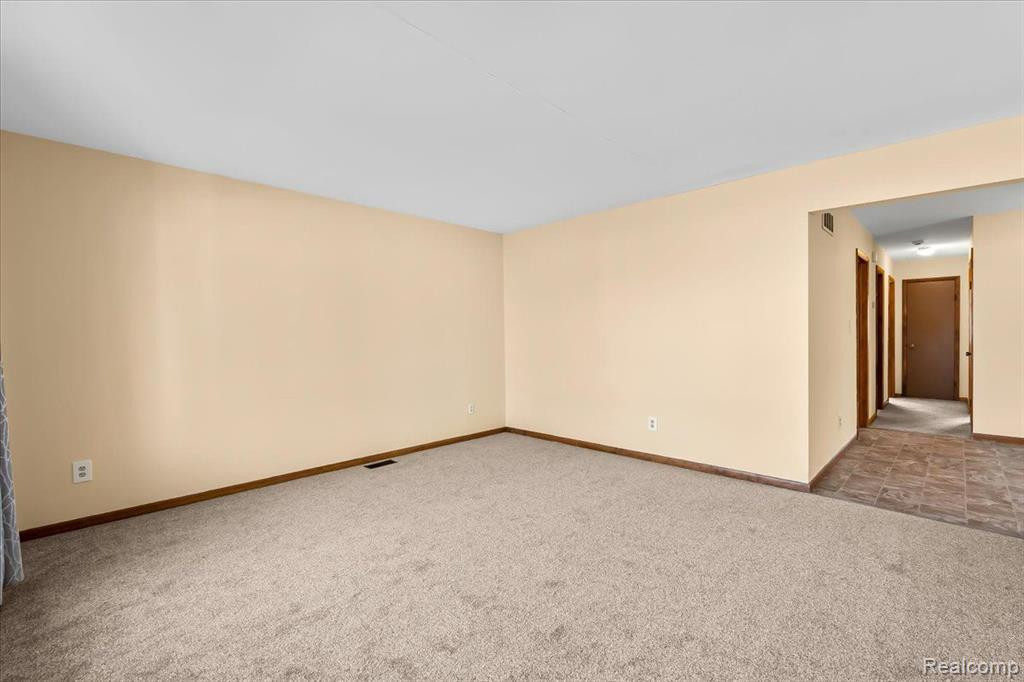 6030 WHITEFIELD Street, Dearborn Heights, MI 48127 — Photo 4