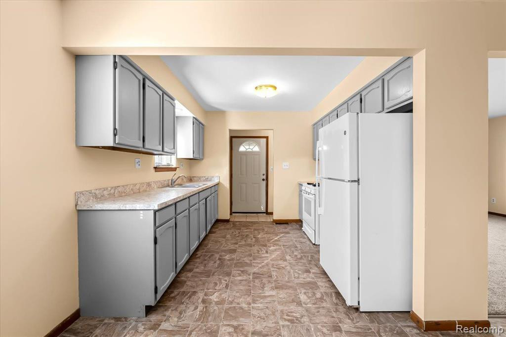 6030 WHITEFIELD Street, Dearborn Heights, MI 48127 — Photo 5