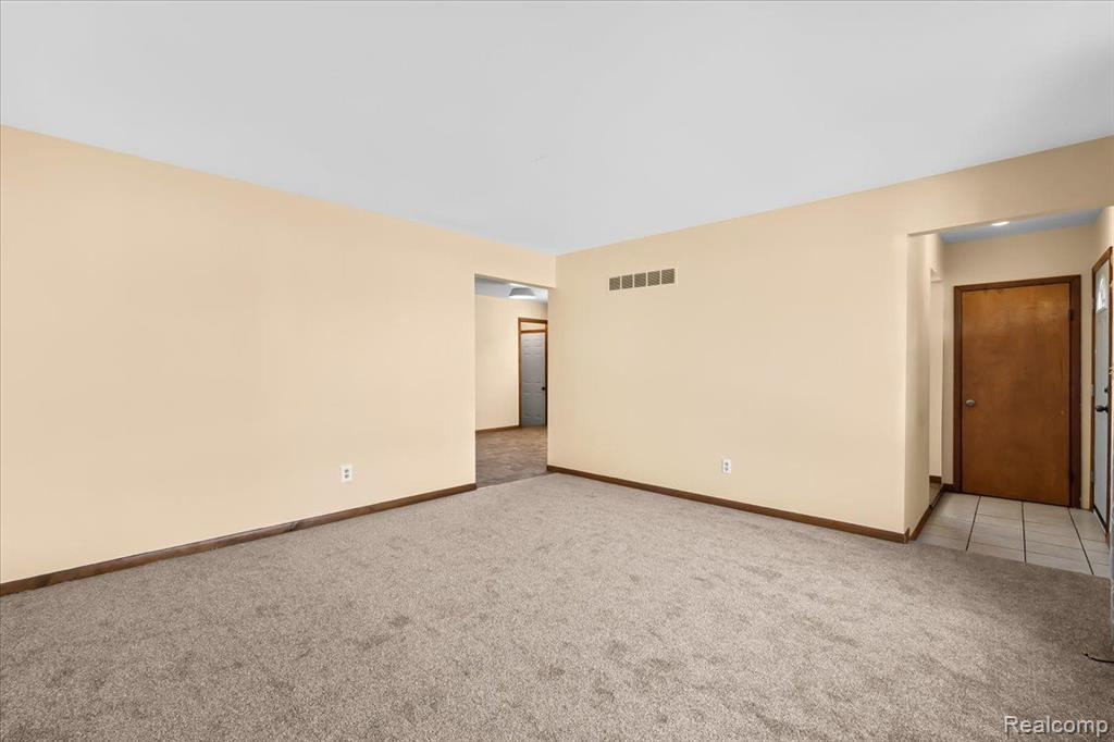 6030 WHITEFIELD Street, Dearborn Heights, MI 48127 — Photo 7