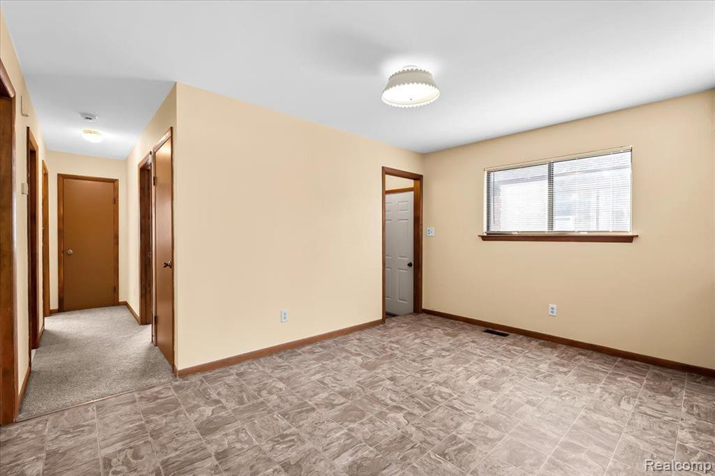 6030 WHITEFIELD Street, Dearborn Heights, MI 48127 — Photo 8