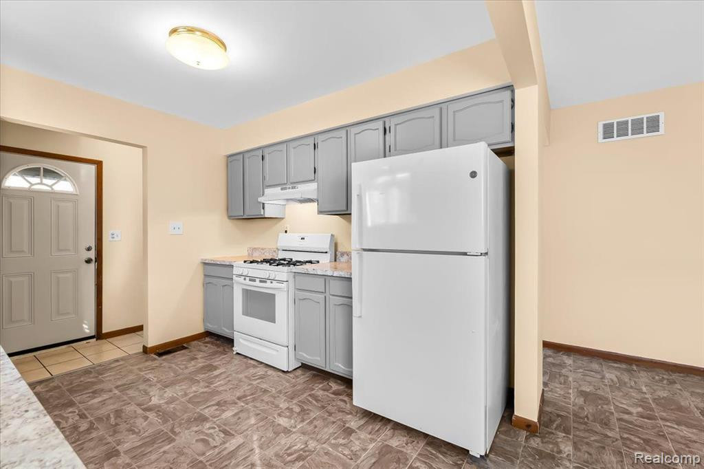 6030 WHITEFIELD Street, Dearborn Heights, MI 48127 — Photo 9