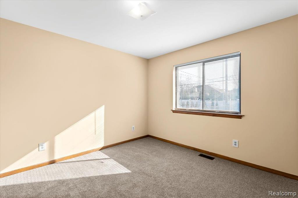 6030 WHITEFIELD Street, Dearborn Heights, MI 48127 — Photo 13