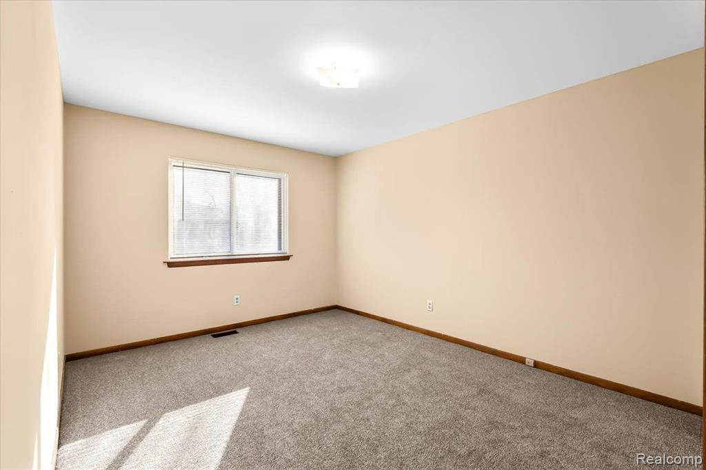 6030 WHITEFIELD Street, Dearborn Heights, MI 48127 — Photo 14