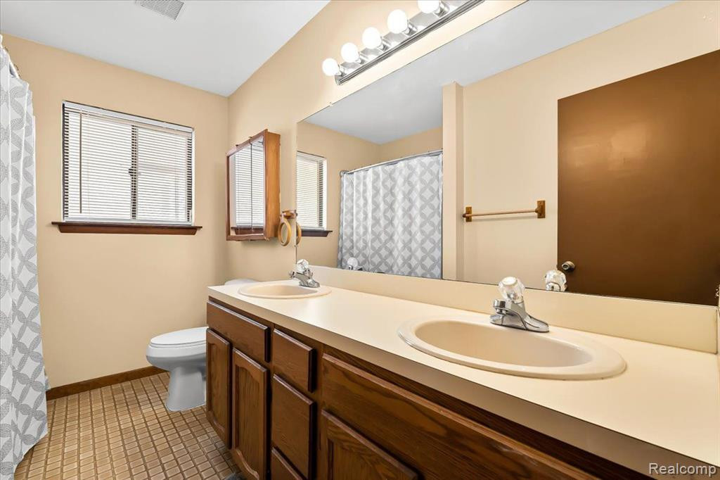 6030 WHITEFIELD Street, Dearborn Heights, MI 48127 — Photo 15