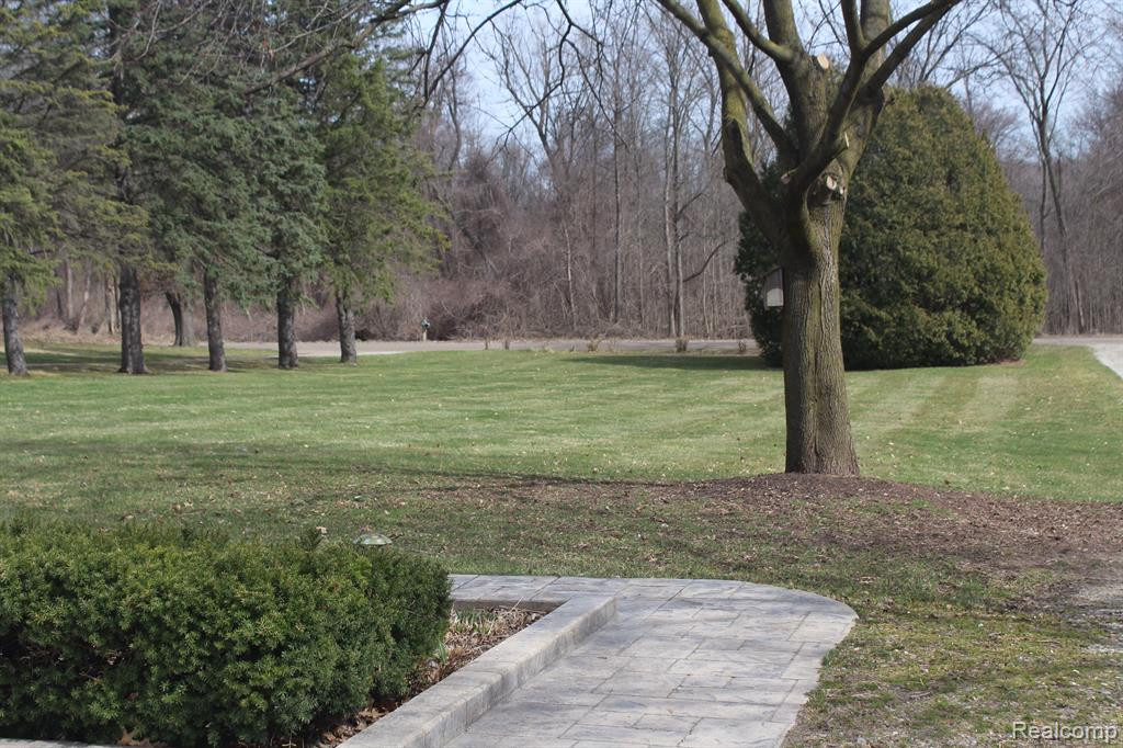 450 S CONKLIN Road, Lake Orion, MI 48362 — Photo 3
